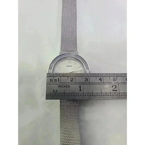 Womens Timex T2P196 Silver Mesh Dress Watch Mirror Bezel New Battery Art Deco - Picture 7 of 8
